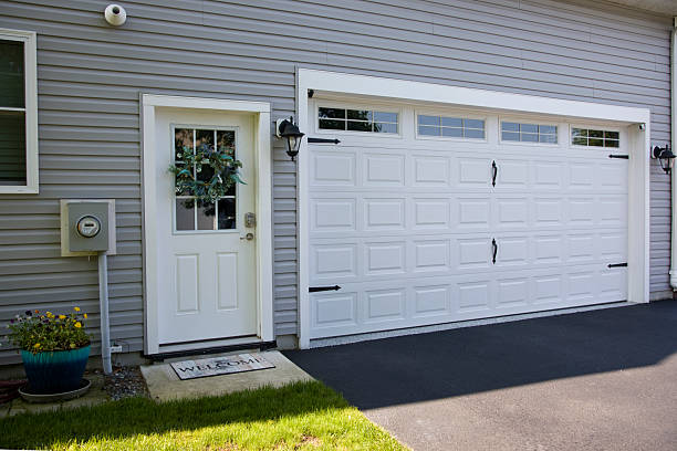 24/7 Emergency Garage Door Panel Replacement experts in Barton County County, KS